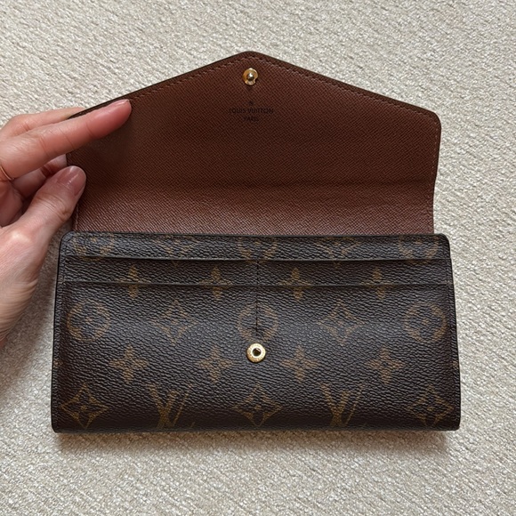 Louis Vuitton Sarah Wallet - Picture 7 of 10